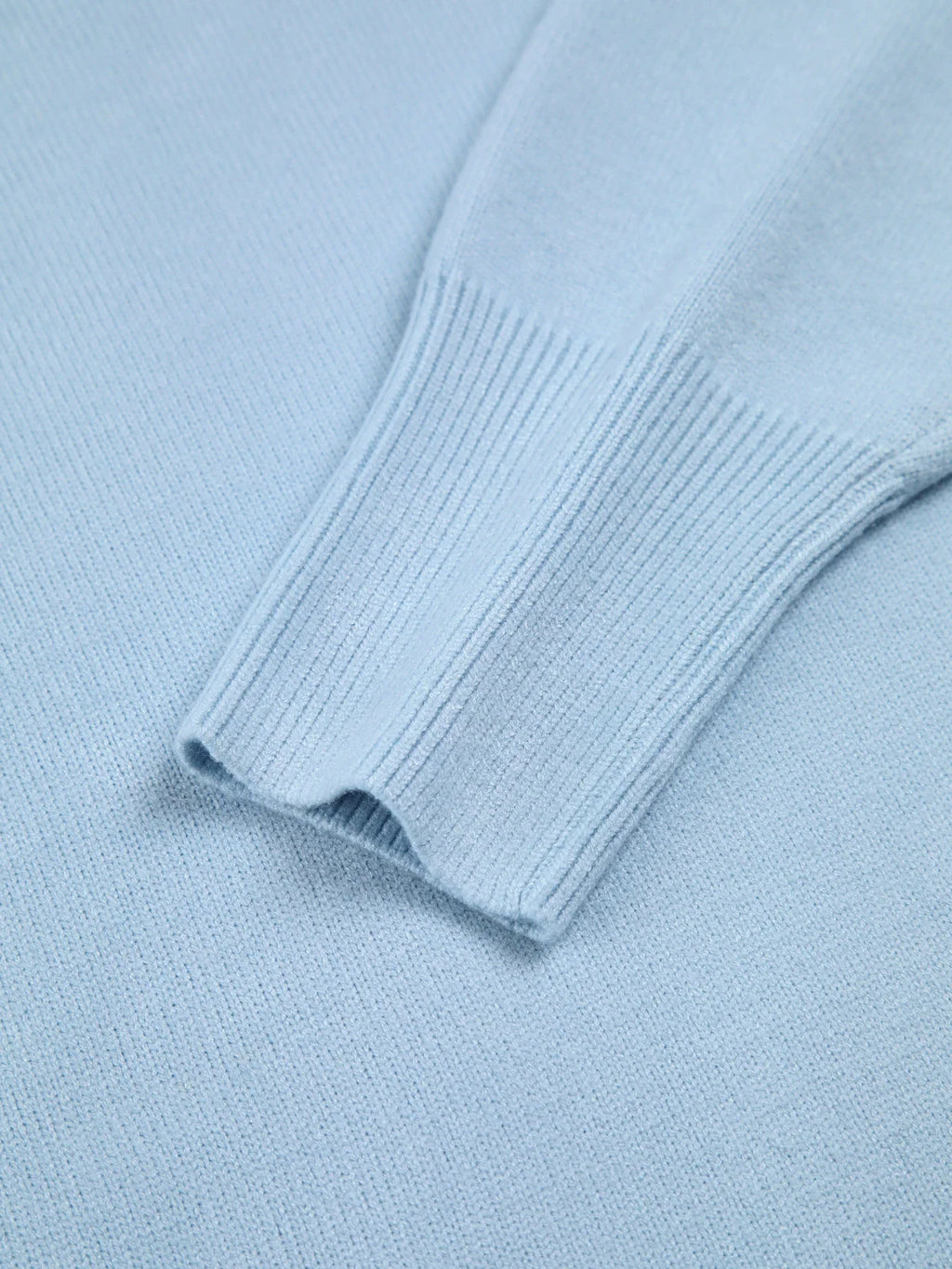 Pull à col roulé femme oversize en coton mélangé, couleur noire, adapté pour les tenues décontractées d'automne et d'hiver.