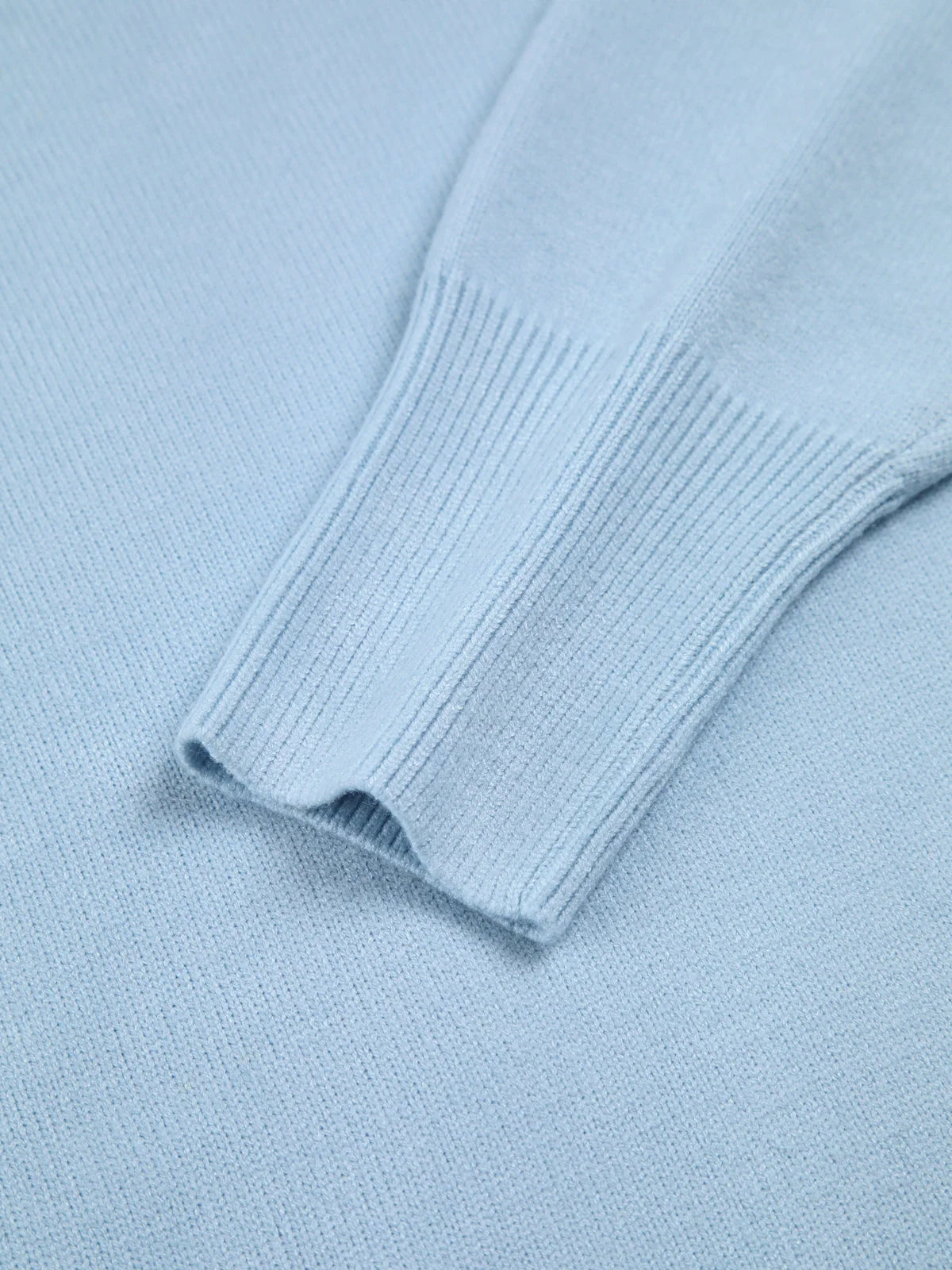 Oversize Damen-Pullover mit Rollkragen, aus weicher Baumwollmischung, ideal für lässige Herbst- und Winteroutfits.