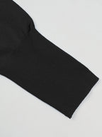 Pull col roulé noir femme à épaule dénudée, en matière douce et chaude, adapté pour l'automne.