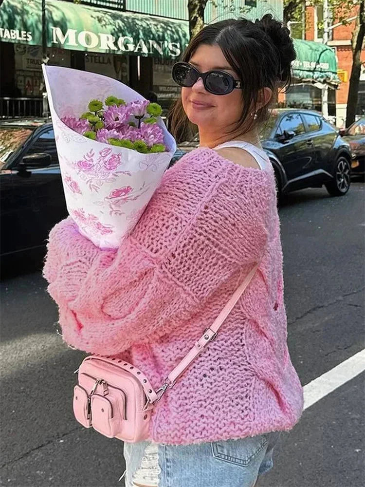 "Bequemer, weit geschnittener Damenpullover aus weichem Strickmaterial, ideal für lässige Freizeitlooks."