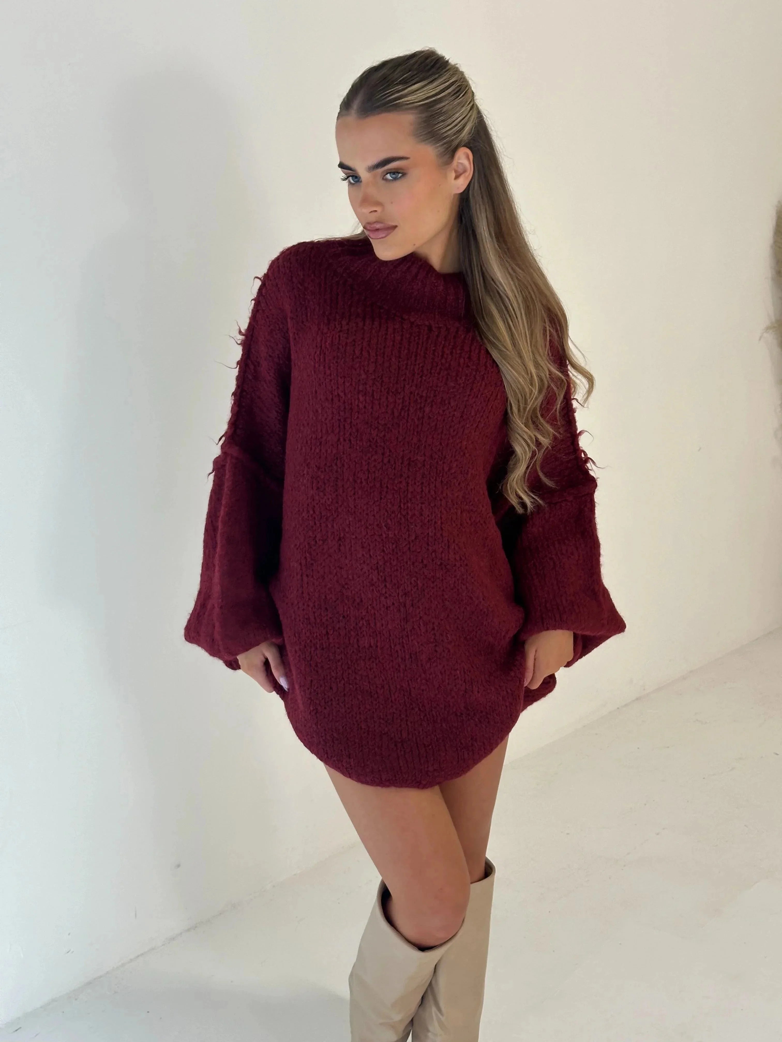 Bequemer, weit geschnittener Pullover für Frauen aus weichem Material mit lässigem Rollkragen.