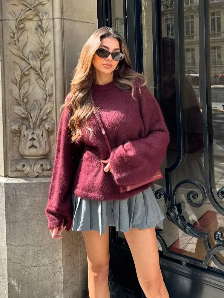 Weicher, bequemer, fester Damenpullover mit Rundhalsausschnitt und lässigem, weitem Schnitt für einen entspannten Look.