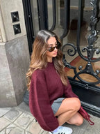 Damenpullover aus weichem, atmungsaktivem Material mit einem lässigen, runden Ausschnitt und weitem Schnitt.