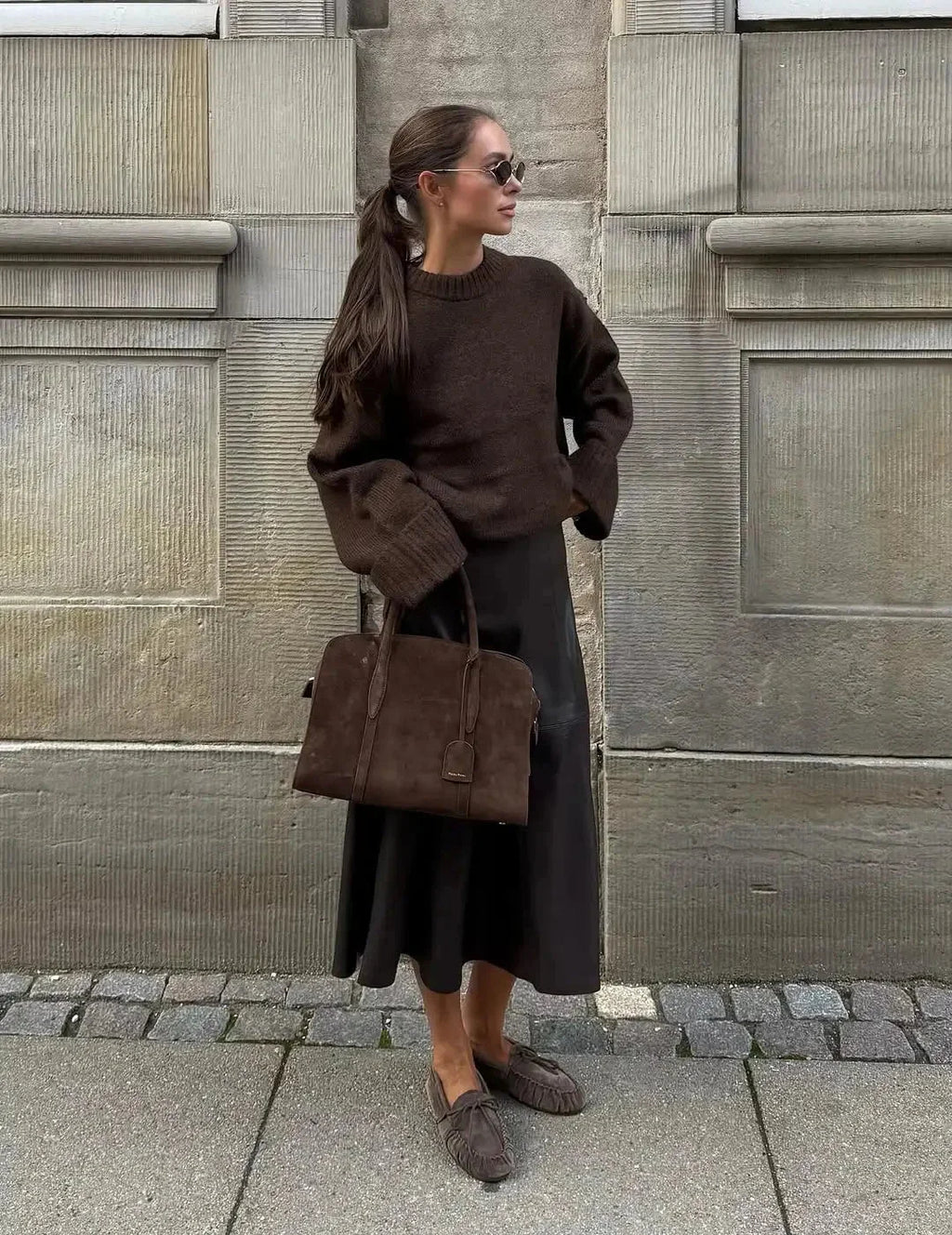 Pull ample en tricot pour femme, à manches longues, conçu pour un style décontracté.