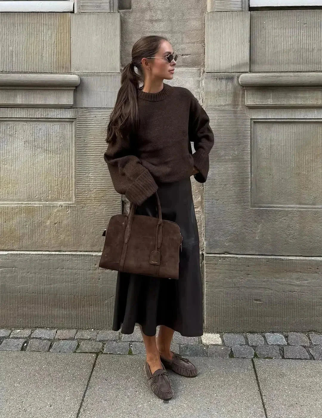 Pull ample en tricot pour femme, à manches longues, conçu pour un style décontracté.