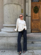 Pull ample en tricot blanc pour femme, à manches longues et motif texturé.