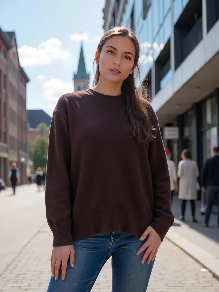 Eleganter Damenpullover für den Herbst, aus weichem Material, lange Ärmel und runder Ausschnitt, ideal für jede Gelegenheit.