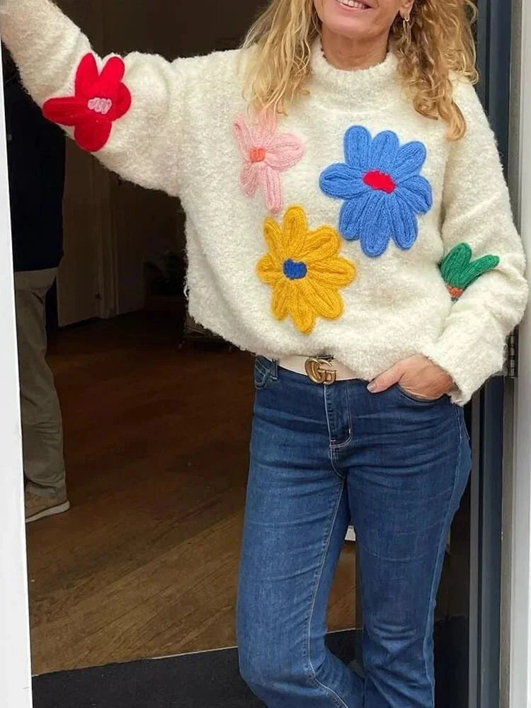 Weißer Pullover für Frauen mit bunten Blumenstickereien aus weichem Baumwollmaterial. Ideal für lässige Outfits.