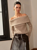 Pull femme marron clair à col Bardot, en coton doux, coupe décontractée, adapté pour le printemps.