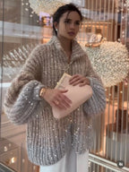 Pull femme beige dégradé à col montant, orné de sequins brillants, en matière douce.