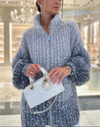 Pull femme beige dégradé à col montant, en matière douce, orné de sequins brillants.