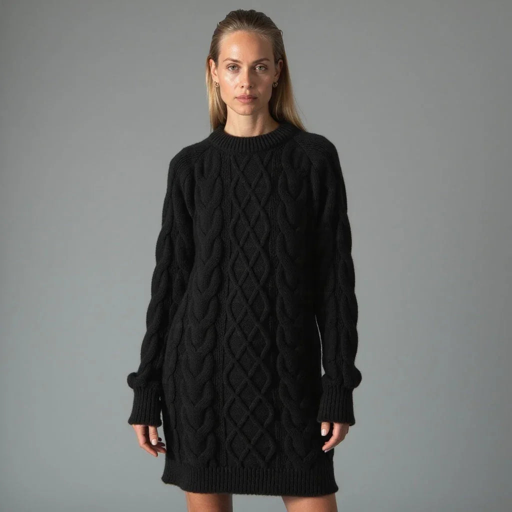 Pull femme noir en tricot, col rond, avec motif torsadé, adapté pour un look décontracté au quotidien.