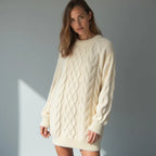 Pull femme crème à col rond, en tricot, avec motif torsadé.