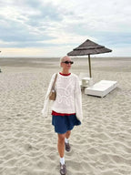 Pull femme aus weichem Baumwollmix mit modernem, strukturiertem Muster in sanften Farben für einen zeitgemäßen Look.