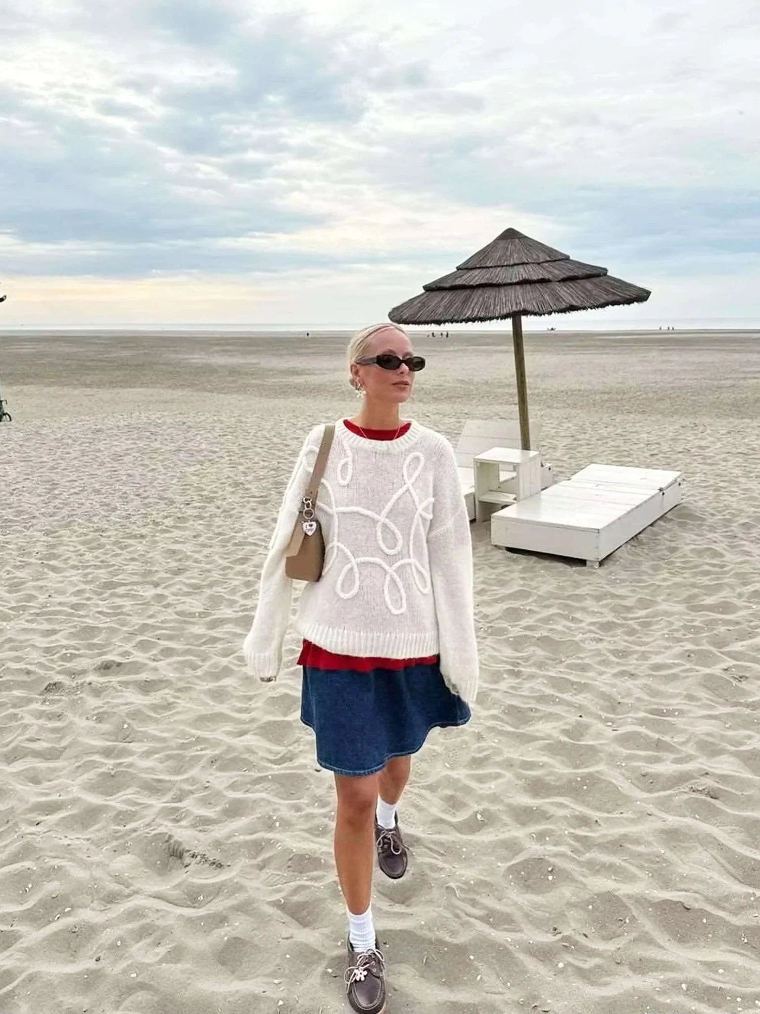 Pull femme aus weichem Baumwollmix mit modernem, strukturiertem Muster in sanften Farben für einen zeitgemäßen Look.