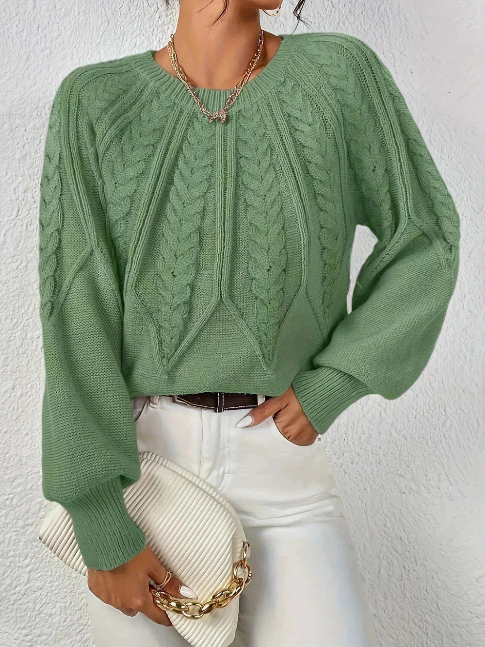 Damenpullover mit Zopfmuster, langen Ärmeln und aus weichem, gemütlichem Material für einen lässigen Look.