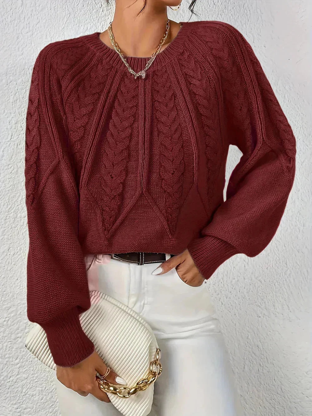 Damenpullover mit wellenförmigem Muster, langen Ärmeln und weichem Material für angenehmen Tragekomfort.
