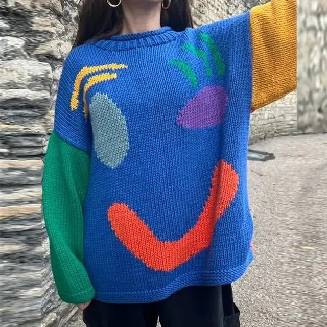 Pull femme oversize bleu marine à manches longues avec motif smiley, conçu pour le quotidien et les moments de détente.