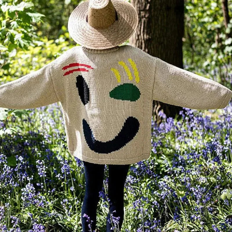 Pull femme oversize bleu à manches longues avec motif smiley en mélange de coton.