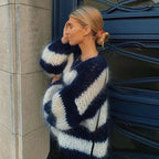 Pull für Frauen in gestreiftem Design, aus grober Wolle, mit weitem Schnitt für bequemes Tragen und lässigen Stil.