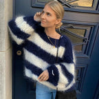 Damenpullover mit groben Streifen, weichem Material und weitem Schnitt für lässigen Komfort und stilvollen Look.