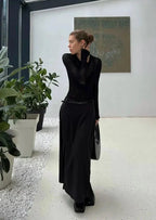 Pull femme blanc en maille côtelée, coupe décontractée, transparent, adapté pour des tenues casual.