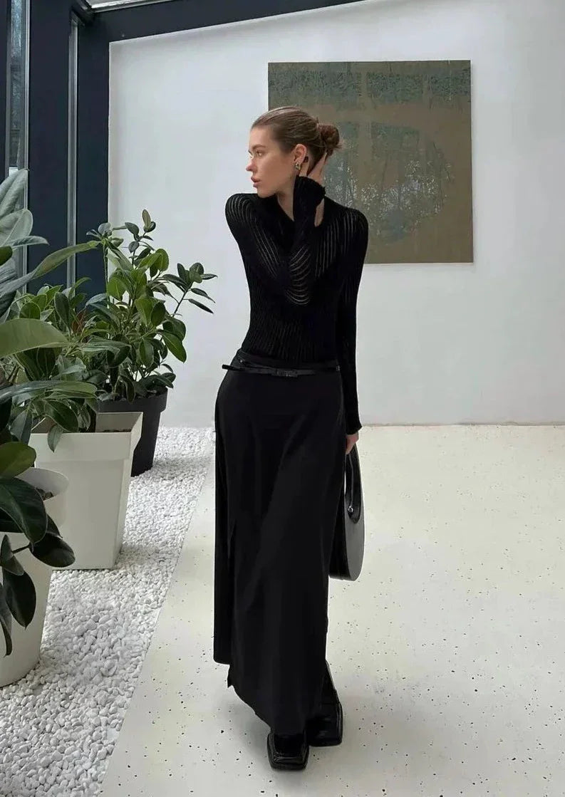 Pull femme blanc en maille côtelée, coupe décontractée, transparent, adapté pour des tenues casual.