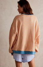 Pull rayé femme en coton mélangé, coupe ample, col rond, couleurs vert et rose.
