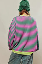 Pull rayé femme en coupe ample, en mélange de coton léger, coloris vert et rose, parfait pour des tenues décontractées.