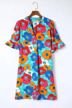 Robe courte à imprimé floral, col V, manches 3/4, en coton léger, parfaite pour l'été et les journées à la plage.