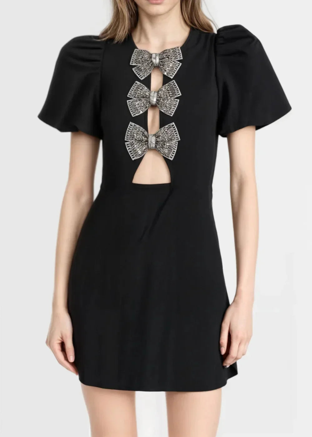 Robe courte à pois avec nœuds, manches bouffantes, en tissu léger, idéale pour les soirées décontractées.