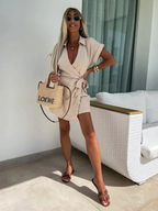 Robe portefeuille courte, manches courtes, col V, ceinture, tissu fluide, idéale pour l'été, disponible en plusieurs…