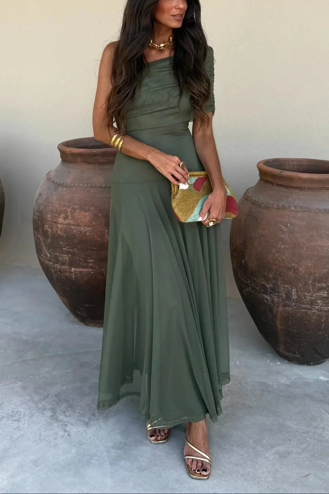 Robe été femme plissée vert, à une épaule, en polyester léger avec un design fluide et élégant, parfaite pour les journées…