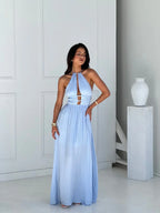 Robe longue femme, dos nu, en tissu léger avec des détails découpés modernes et élégants, parfaite pour les soirées…