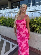 Robe longue femme en tissu léger, ornée de motifs floraux et dotée de bretelles fines pour un style élégant et féminin.