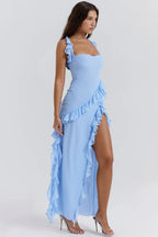 Robe longue femme en tissu léger, avec volants délicats et bretelles ajustables pour un look bohème.