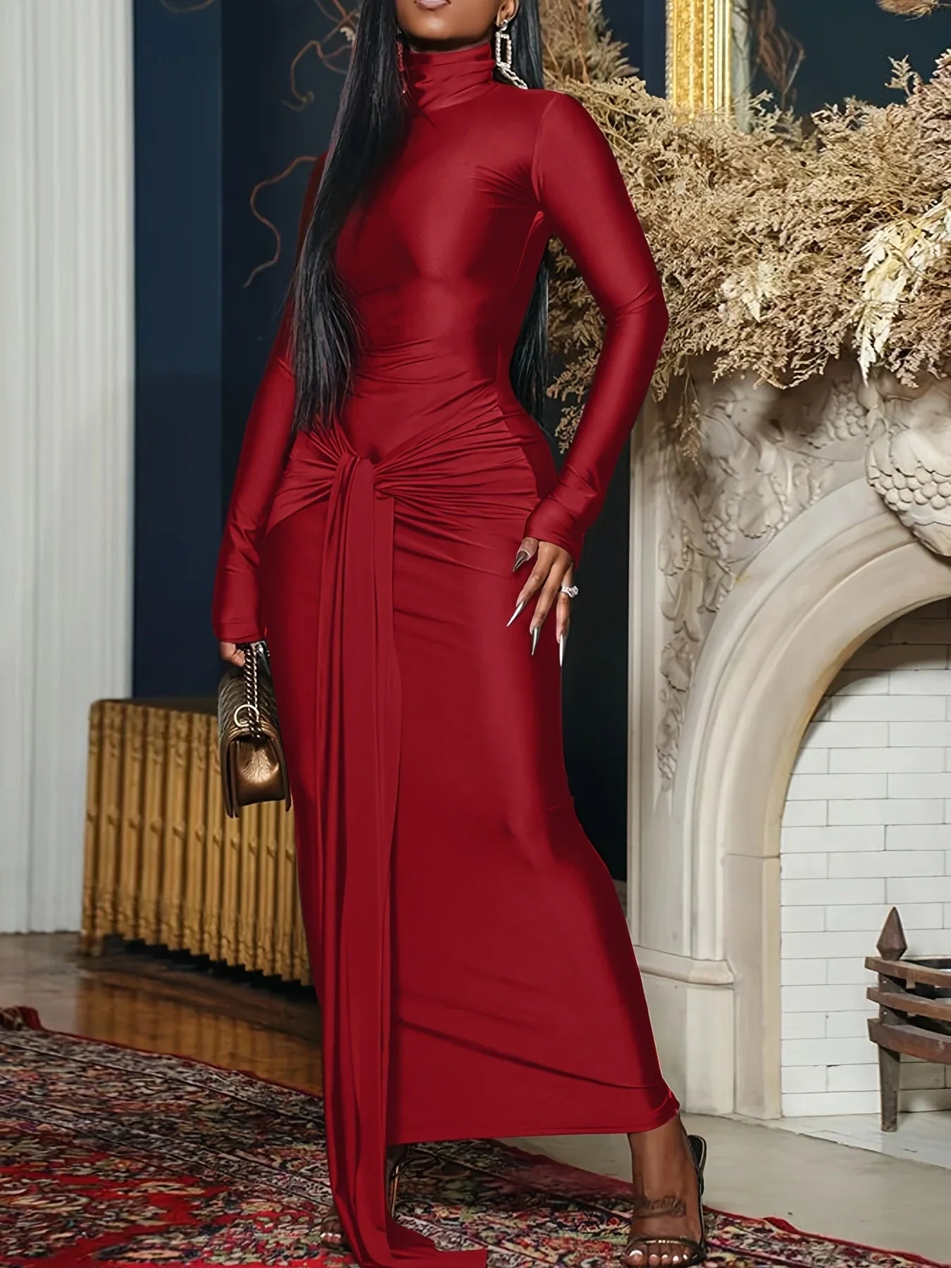 Robe longue en chiffon avec col haut, manches délicates et motifs floraux, idéale pour soirées et événements.