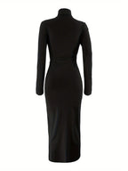 Robe longue femme en tissu léger, col haut élégant, idéale pour soirées et événements, avec une coupe flatteuse.