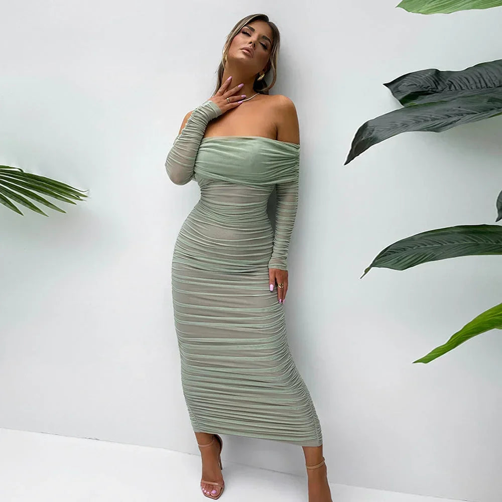 Robe longue en tissu transparent, épaules dénudées, froncée, avec manches longues, parfaite pour les occasions spéciales.