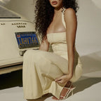 Robe longue ajustée sans manches, en coton léger, avec une fermeture zippée au dos pour un ajustement parfait.