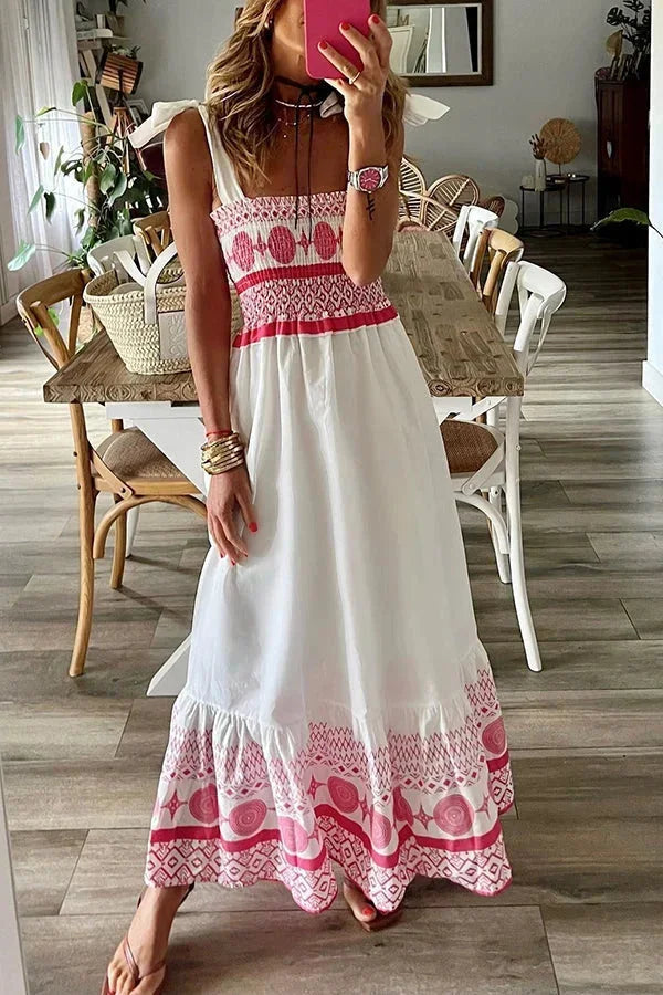 Robe longue blanche en coton, motifs tribaux roses, encolure carrée, sans manches, parfaite pour l'été à la plage.