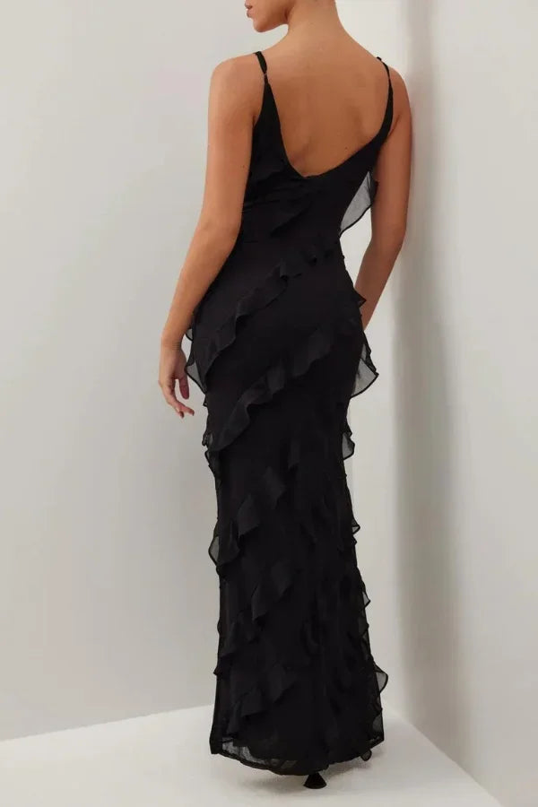 Robe longue à bretelles fines, en chiffon léger, avec volants superposés fendus pour une allure élégante lors des soirées.