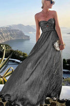 Robe longue bustier brillante avec nœud, en tissu léger, idéale pour les soirées, offrant une silhouette élégante et fluide.