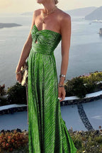 Robe longue bustier en satin brillant avec nœud, idéale pour des soirées élégantes et confortable à porter.