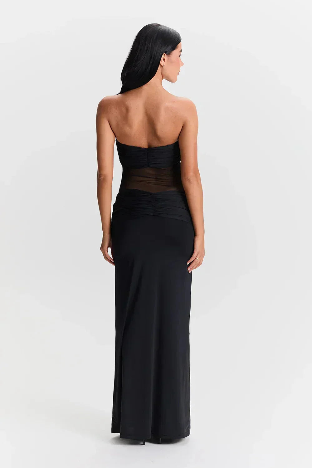 Robe longue bustier longue en chiffon léger, effet transparent avec un nœud délicat pour un look estival élégant.