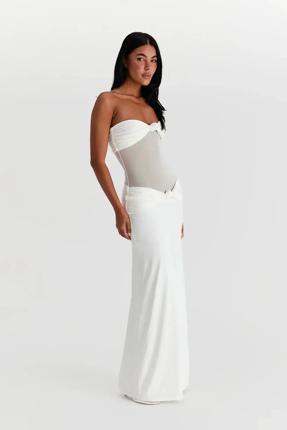Robe longue bustier longue en voile léger avec nœud détail, effet transparent, idéale pour l'été et les occasions spéciales.