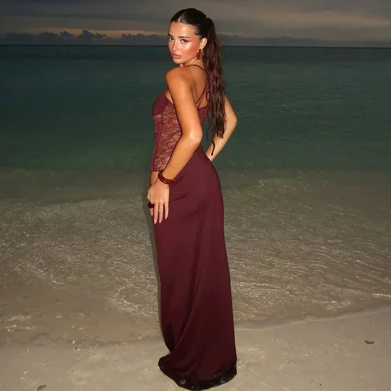 Robe longue en dentelle sans manches avec dos nu, parfaite pour les soirées, alliant élégance et confort.