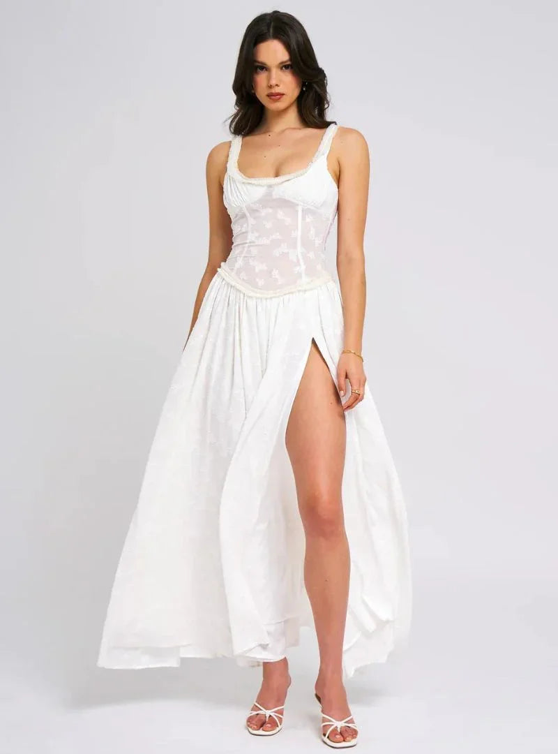 Robe maxi femme en tissu léger, bretelles ajustables, fente haute pour une allure élégante et confortable.