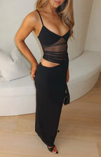 Robe maxi femme en chiffon léger, avec découpes élégantes et bretelles fines, parfaite pour les journées d'été.