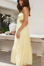 Robe longue femme légère avec volant, bretelles fines et dos nu, idéale pour l'été. Tissu fluide et confortable.